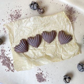  4 მარციპანის კანფეტი  6009