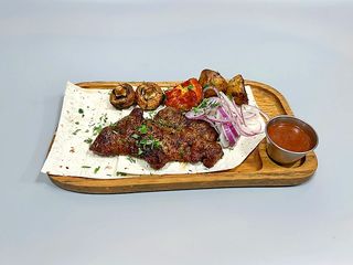 Стейк зі свинини з овочами гриль (250/100 гр)