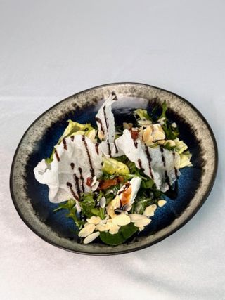 Салат з буряком та сиром філадельфія