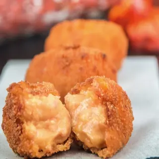 ( 2 Unidades) croqueton de huevo.  75 gfrito con chorizo 