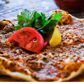 Menú Lahmacum De Ternera Y Refresco