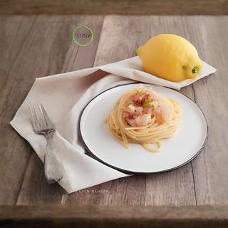 Linguine con scampi e crema di limone