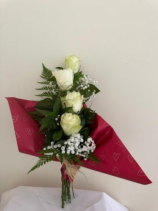 Bouquet 4 Rosas Brancas