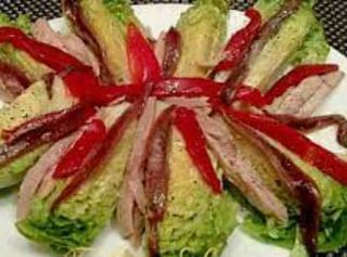 Ensalada De Ventresca De Bonito Con Pimientos Asados Y Anchoas