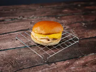 Basic bite burger + Coca-Cola