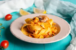 Domaće taglialatelle sa gamborima i tikvicama