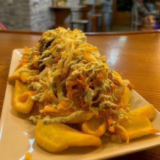 Patatas con carne mechada