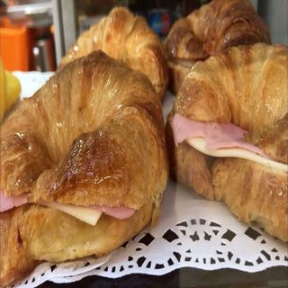Croissant De York Y Queso