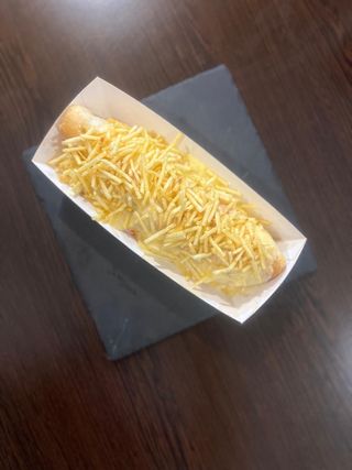 Perro Caliente Con Salsa De La Casa