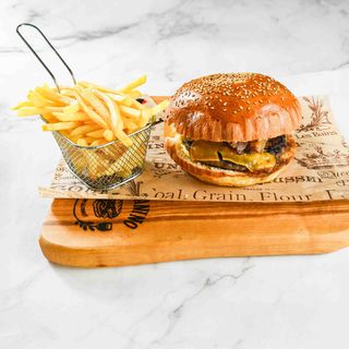 Bacon Burger con patate fritte