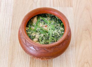 Задушен спанак с манатарки и аспержи (120г)