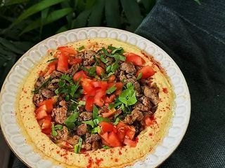 Хумус з телятиною