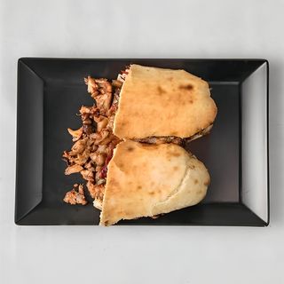 Giros sendvič + coca cola 0.33 - akcija