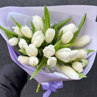 Букет із 21 білих тюльпанів