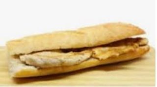 Bocadillo de pollo a la  plancha