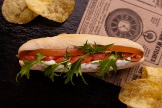 49 Montadito De Salmón Ahumado Con Lechuga