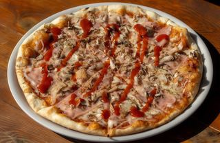 Pizza Capricciosa 450gr + Coca Cola 0,33