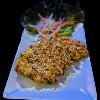 Pollo Rebozado Con Finas Y Crujiente Láminas De Almendras 