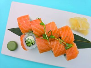 Філадельфія з слабосоленим лососем (270г)