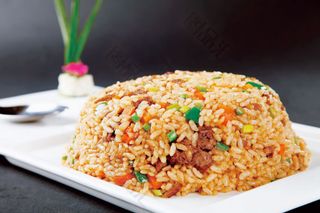 Riso speciale con manzo 特别牛肉饭 (porzione grande)