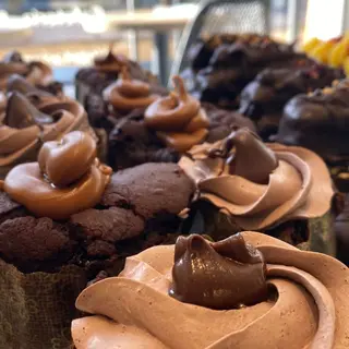 Brownie coulant con mousse trufa