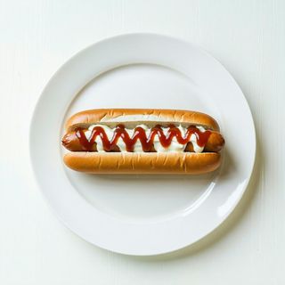 Hot dog con ketchup e maionese