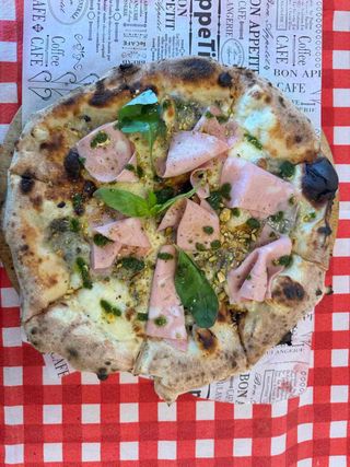 Пица Мортадела и шам фъстък (32см)