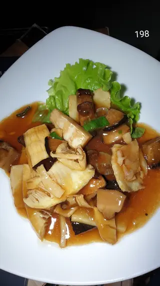 198. Funghi e bambù