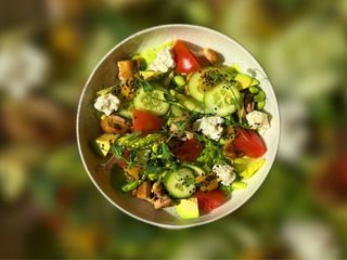 Салат з куркою гриль та манго (250g)