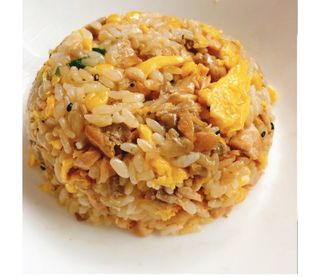 151. Riso saltato con salmone e verdure