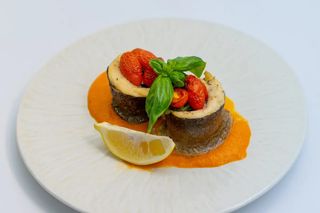 Fileu de pastrav cu legume sotate si piureu de menta