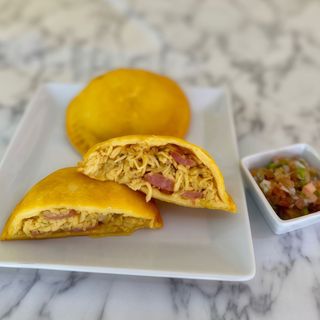 Pastel de pollo con salchicha ranchera