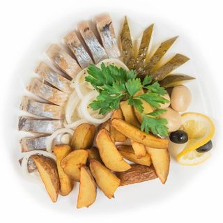 Śledź z pieczonymi ziemniakami