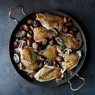 131. Пилешко месо с гъби печурки (700гр)