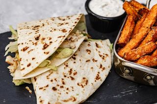 Кесадия с пиле (300 г) 