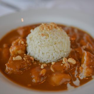 Piletina u sosu od kikirikija