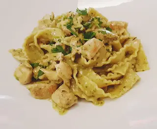 Reginette sa piletinom i pesto genovese