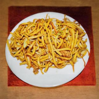 25 Fettuccine saltate con carne e verdure