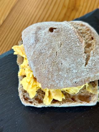 Sanduíche de Ovo Mexido