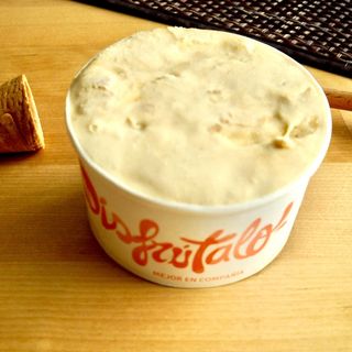 Mantecado con turrón de yema