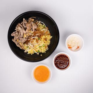 Ryż smażony z wieprzowiną