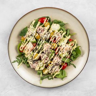 Sałatka z łososiem