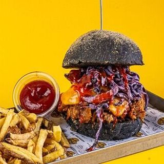 SPICY PULLED PORK BURGER