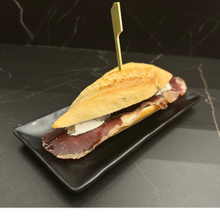 Pincho De Cecina Y Queso De Cabra (1 Ud.)