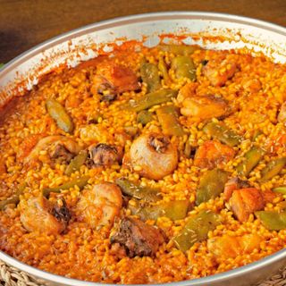 Paella Valenciana De Pollo