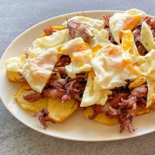  Huevos Rotos Con Gambas Langostineras Y Chipirones