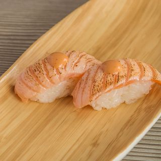 23A. Sushi Tataki De Salmón  (2 Pzas.)