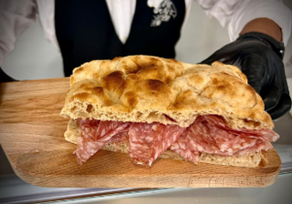 Schiacciata Clásica Con Finocchiona (Mitad)