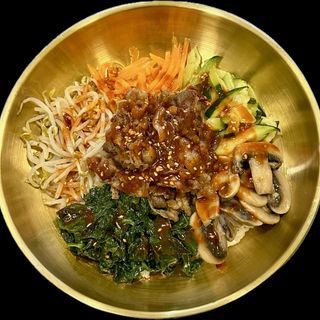 Bibimbap con manzo alla griglia