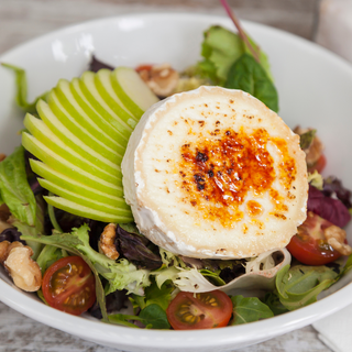 Sałatka z serem kozim